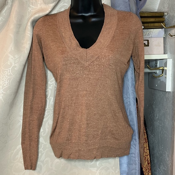 Limited sweater - Picture 1 of 2